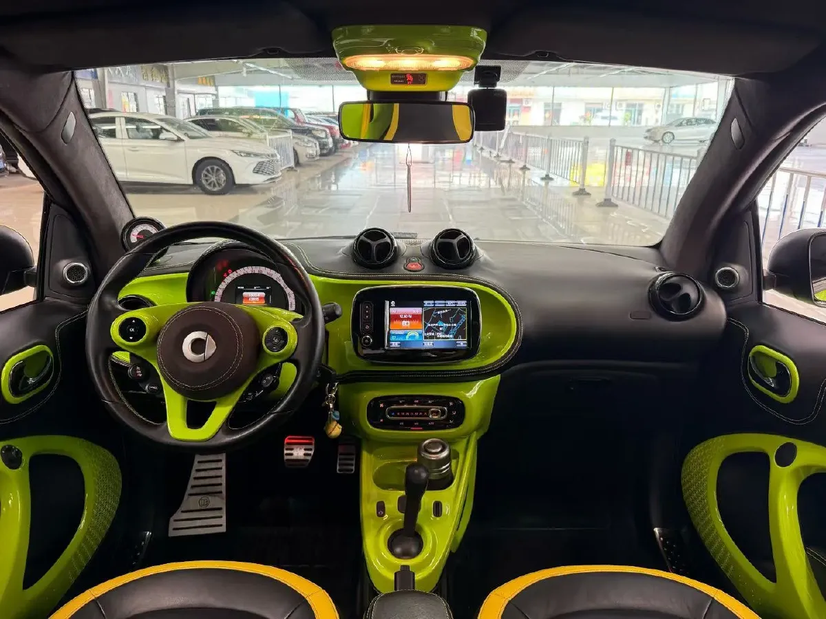2018 Smart smart fortwo 0.9T 90HP L3 6DCT,autocango,china used car exporter,china ev exporter,chinese used car exporter,chinese used ev exporter