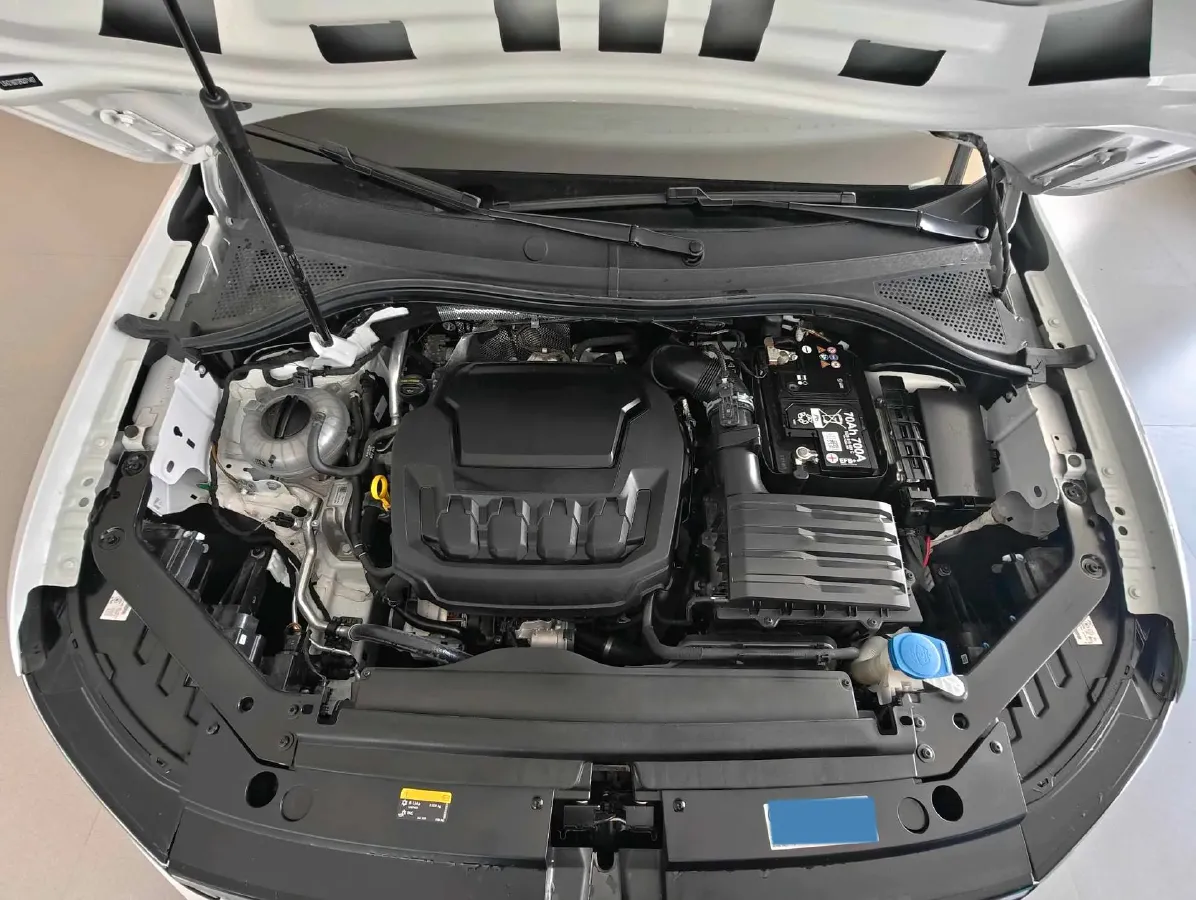 2024 Volkswagen Tiguan L 2.0T 186HP L4 7DCT,autocango,china used car exporter,china ev exporter,chinese used car exporter,chinese used ev exporter