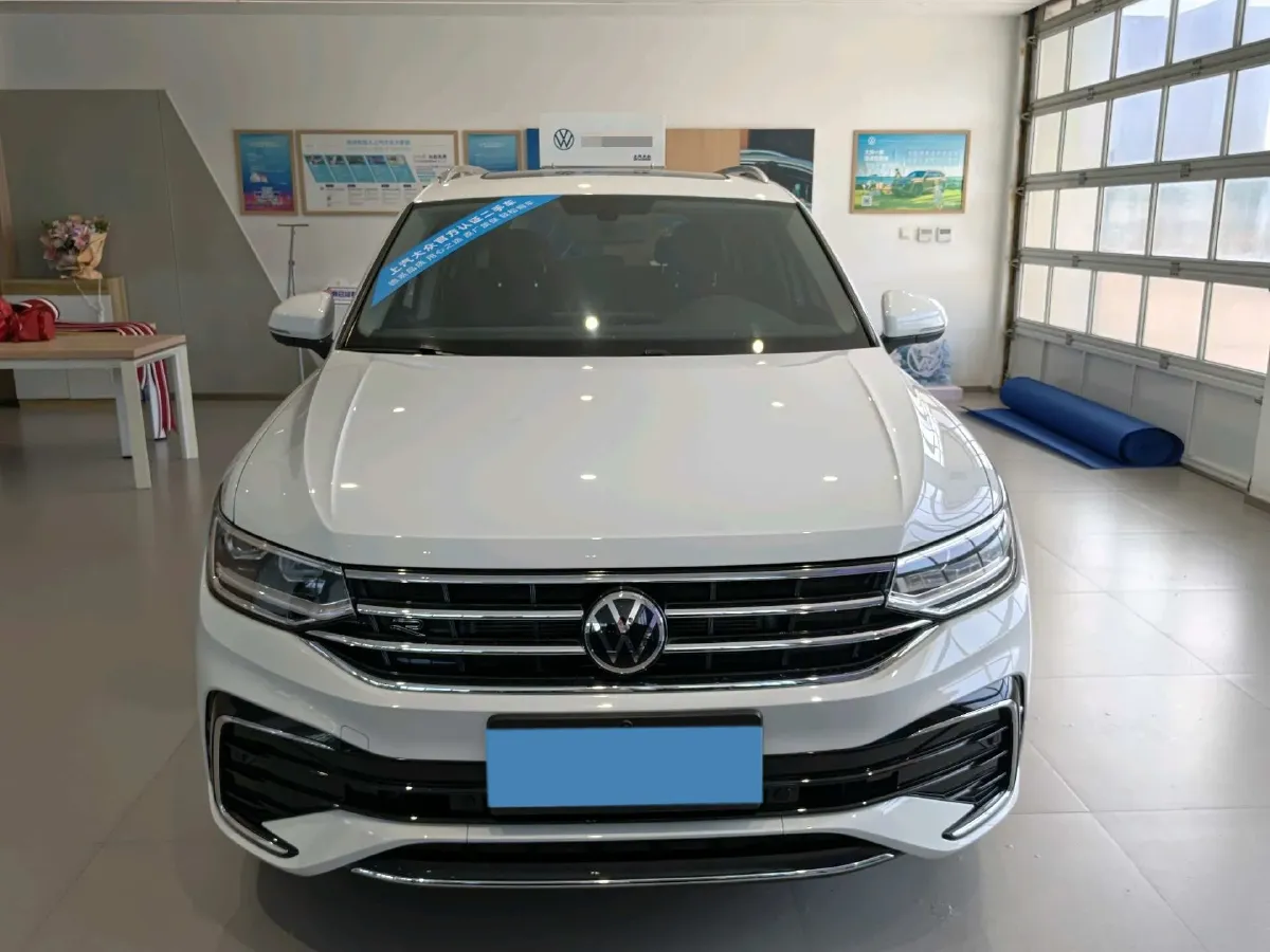 2024 Volkswagen Tiguan L 2.0T 186HP L4 7DCT,autocango,china used car exporter,china ev exporter,chinese used car exporter,chinese used ev exporter