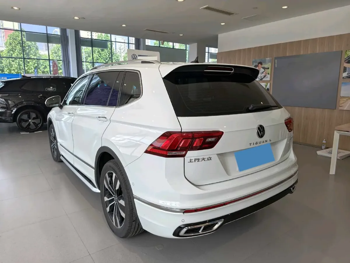 2024 Volkswagen Tiguan L 2.0T 186HP L4 7DCT,autocango,china used car exporter,china ev exporter,chinese used car exporter,chinese used ev exporter