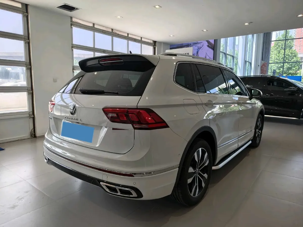 2024 Volkswagen Tiguan L 2.0T 186HP L4 7DCT,autocango,china used car exporter,china ev exporter,chinese used car exporter,chinese used ev exporter