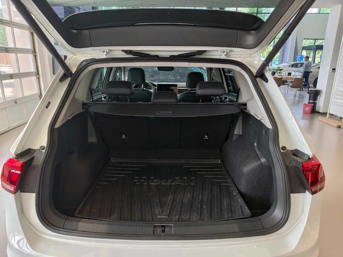 2024 Volkswagen Tiguan L 2.0T 186HP L4 7DCT,autocango,china used car exporter,china ev exporter,chinese used car exporter,chinese used ev exporter