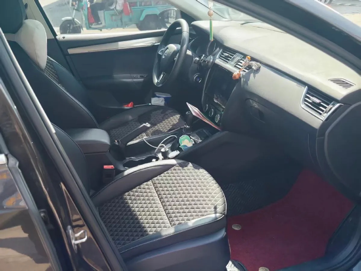 2019 Skoda Octavia 1.2T 116HP L4 7DCT,autocango,china used car exporter,china ev exporter,chinese used car exporter,chinese used ev exporter