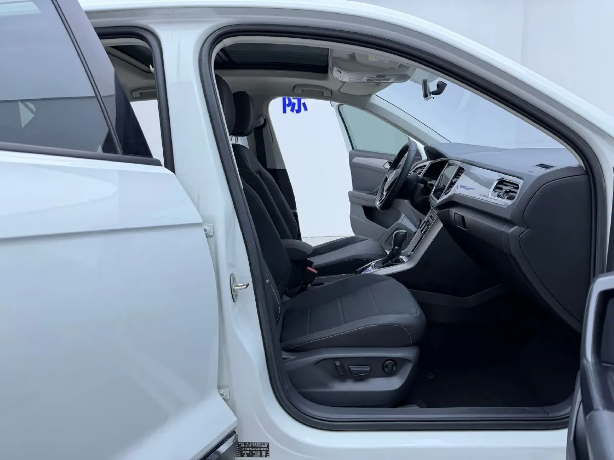 2021 Volkswagen T-Roc 1.4T 150HP L4 7DCT,autocango,china used car exporter,china ev exporter,chinese used car exporter,chinese used ev exporter