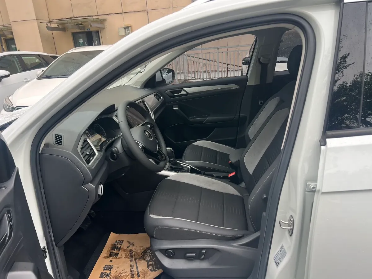 2022 Volkswagen T-Roc 1.4T 150HP L4 7DCT,autocango,china used car exporter,china ev exporter,chinese used car exporter,chinese used ev exporter