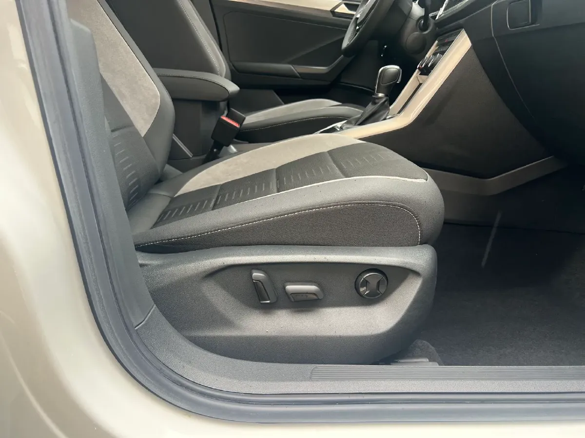 2022 Volkswagen T-Roc 1.4T 150HP L4 7DCT,autocango,china used car exporter,china ev exporter,chinese used car exporter,chinese used ev exporter