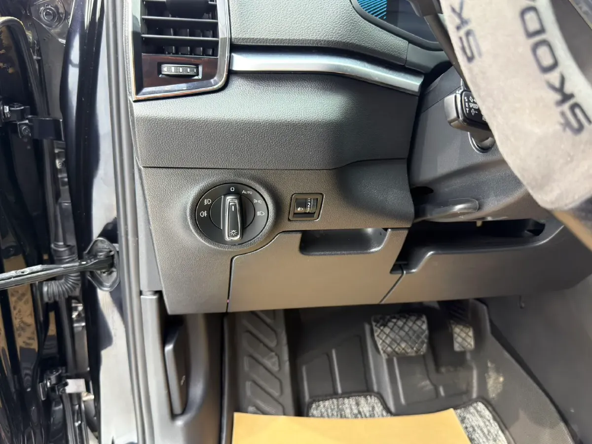 2022 Skoda Karoq 1.4T 150HP L4 7DCT,autocango,china used car exporter,china ev exporter,chinese used car exporter,chinese used ev exporter