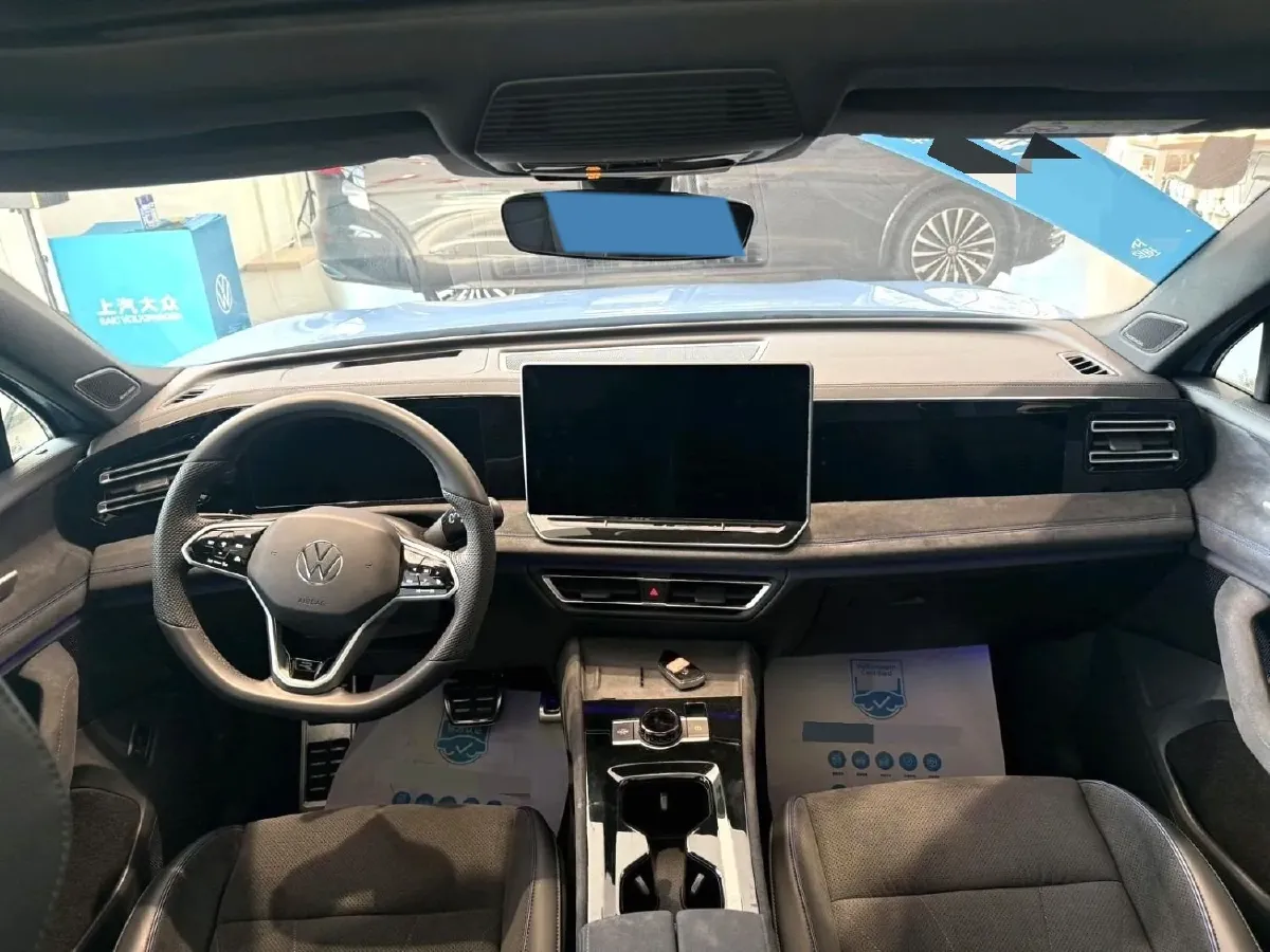 2024 Volkswagen Tiguan L 2.0T 220HP L4 7DCT,autocango,china used car exporter,china ev exporter,chinese used car exporter,chinese used ev exporter