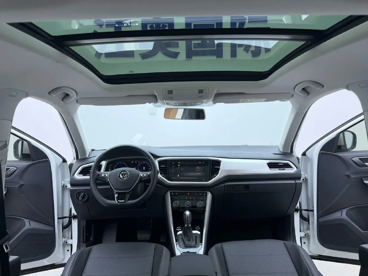 2021 Volkswagen T-Roc 1.4T 150HP L4 7DCT,autocango,china used car exporter,china ev exporter,chinese used car exporter,chinese used ev exporter