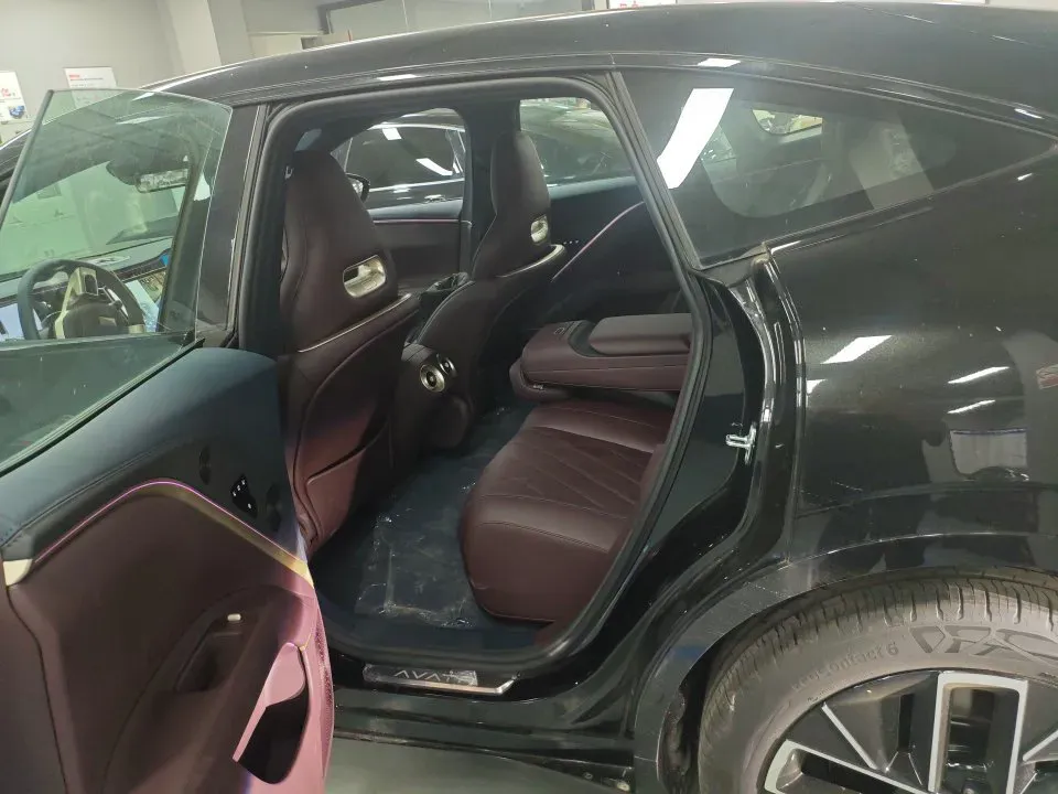 2025 Avatr 11 1.5T 156HP L4 REEV,autocango,china used car exporter,china ev exporter,chinese used car exporter,chinese used ev exporter