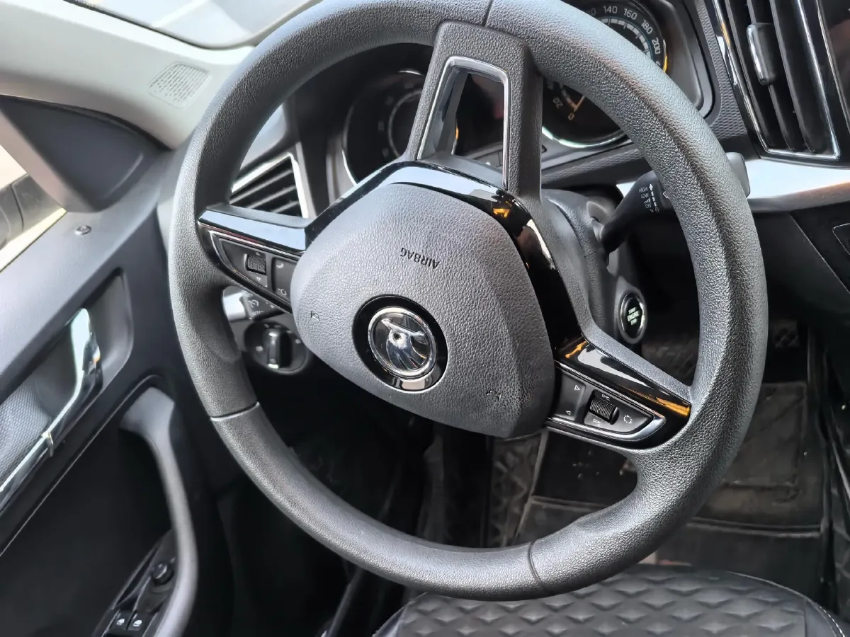 2021 Skoda Kamiq 1.5L 112HP L4 6AT,autocango,china used car exporter,china ev exporter,chinese used car exporter,chinese used ev exporter