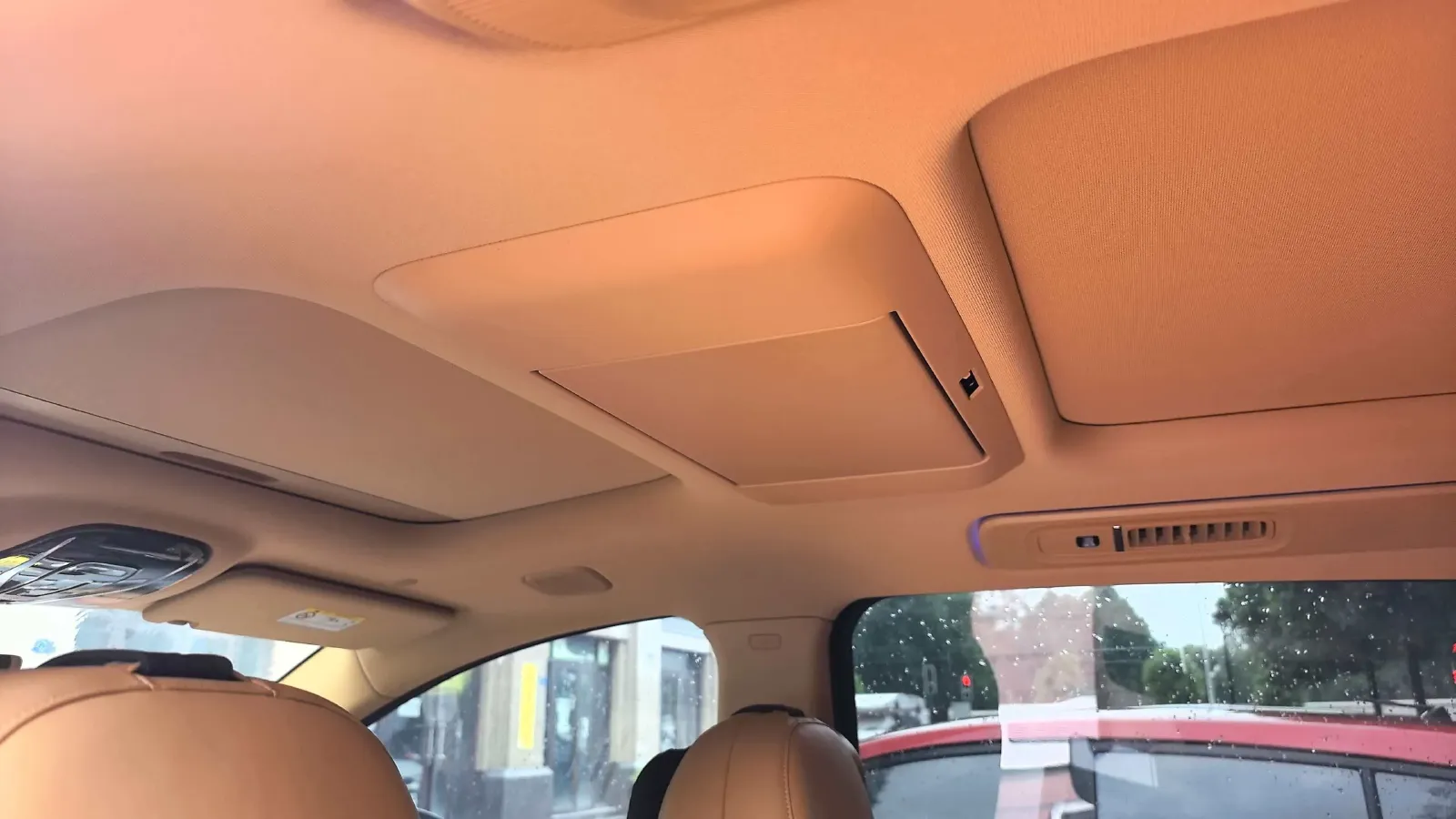 2025 Voyah Dream 1.5T 150HP L4 PHEV 41.7KWH,autocango,china used car exporter,china ev exporter,chinese used car exporter,chinese used ev exporter