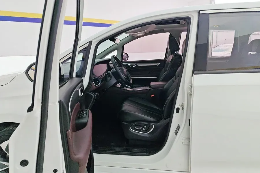 2023 GAC Trumpchi M6 1.5T 177HP L4 7DCT,autocango,china used car exporter,china ev exporter,chinese used car exporter,chinese used ev exporter