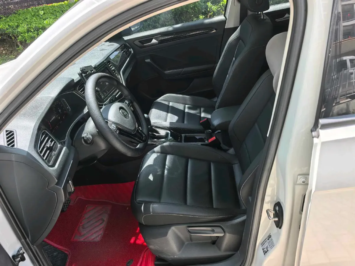 2020 Volkswagen T-Roc 1.4T 150HP L4 7DCT,autocango,china used car exporter,china ev exporter,chinese used car exporter,chinese used ev exporter