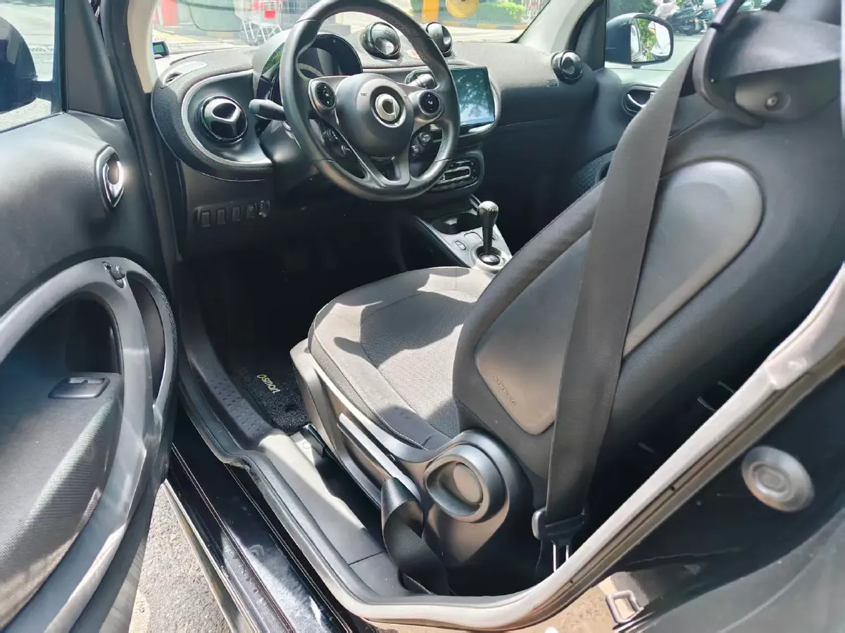 2019 Smart smart fortwo 0.9T 90HP L3 6DCT,autocango,china used car exporter,china ev exporter,chinese used car exporter,chinese used ev exporter