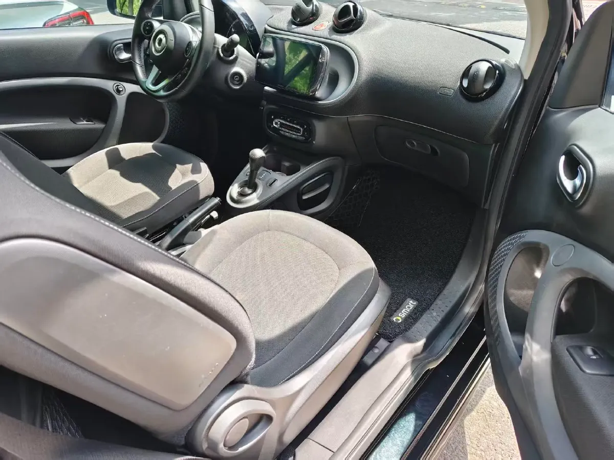 2019 Smart smart fortwo 0.9T 90HP L3 6DCT,autocango,china used car exporter,china ev exporter,chinese used car exporter,chinese used ev exporter