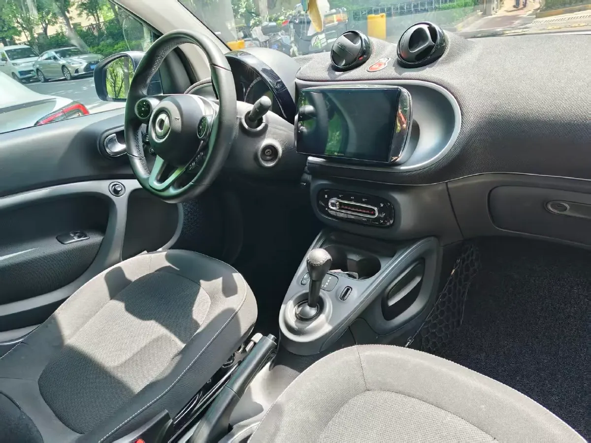 2019 Smart smart fortwo 0.9T 90HP L3 6DCT,autocango,china used car exporter,china ev exporter,chinese used car exporter,chinese used ev exporter
