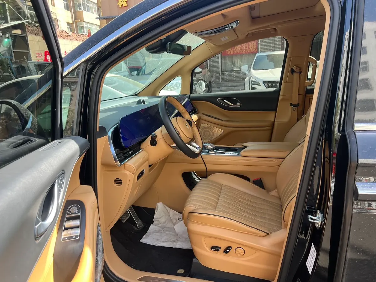 2022 Voyah Dream 1.5T 136HP L4 PHEV 25.57KWH,autocango,china used car exporter,china ev exporter,chinese used car exporter,chinese used ev exporter