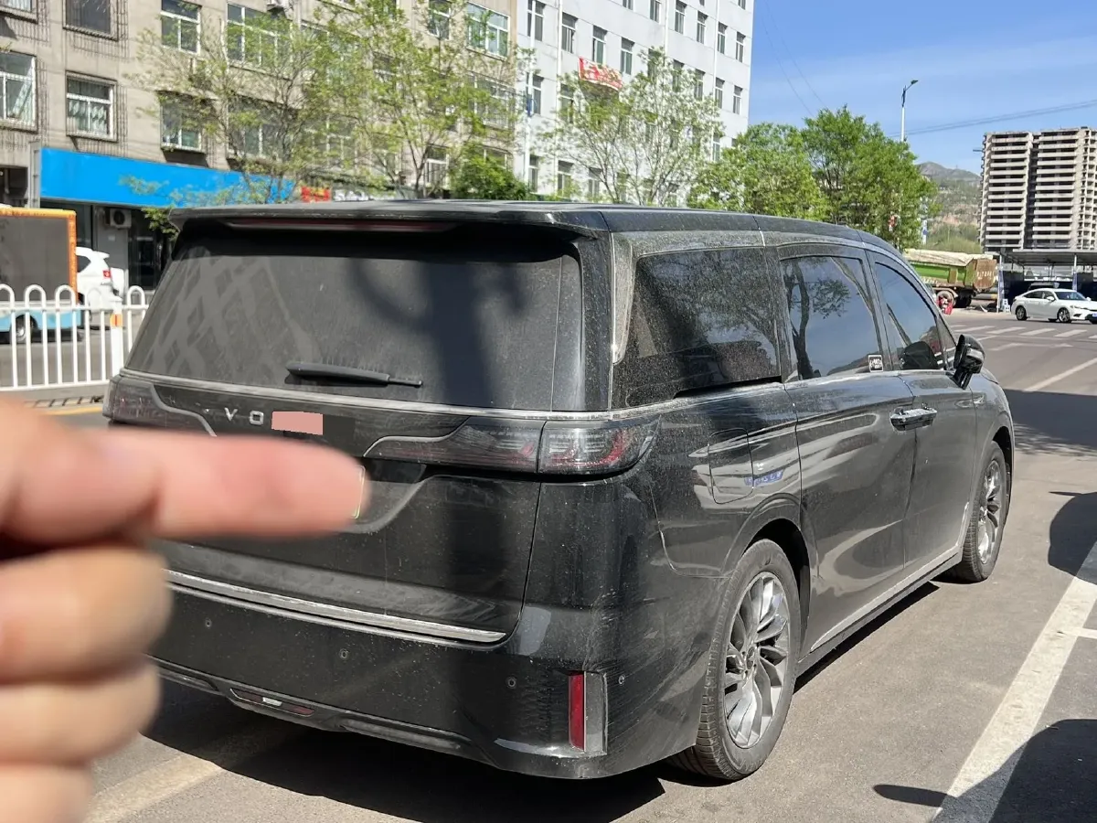 2022 Voyah Dream 1.5T 136HP L4 PHEV 25.57KWH,autocango,china used car exporter,china ev exporter,chinese used car exporter,chinese used ev exporter