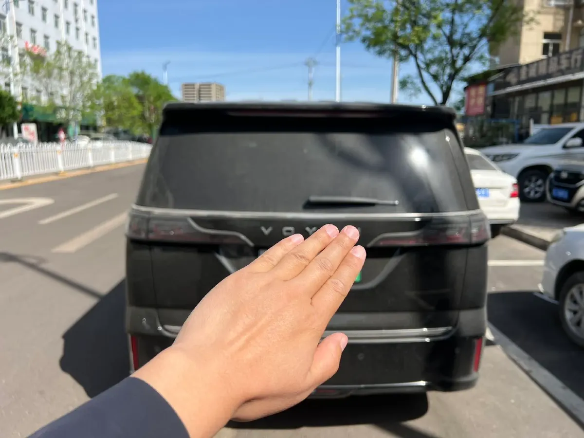 2022 Voyah Dream 1.5T 136HP L4 PHEV 25.57KWH,autocango,china used car exporter,china ev exporter,chinese used car exporter,chinese used ev exporter