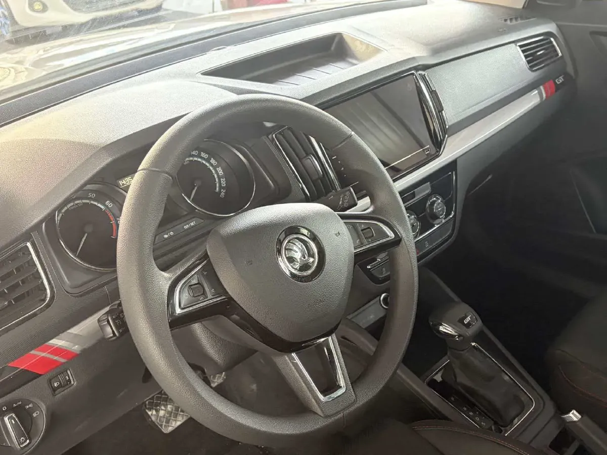 2021 Skoda Kamiq 1.2T 116HP L4 7DCT,autocango,china used car exporter,china ev exporter,chinese used car exporter,chinese used ev exporter