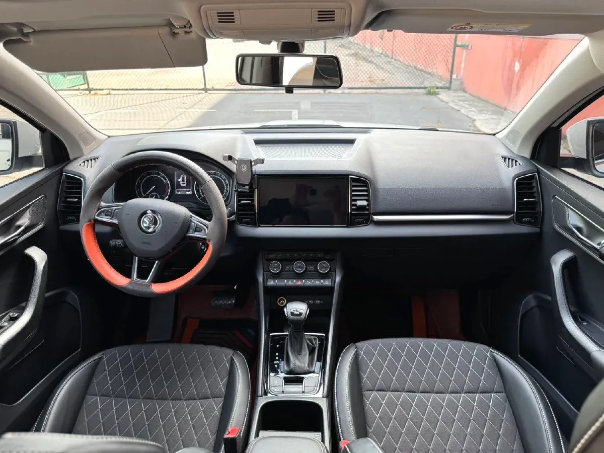2021 Skoda Karoq 1.4T 150HP L4 7DCT,autocango,china used car exporter,china ev exporter,chinese used car exporter,chinese used ev exporter