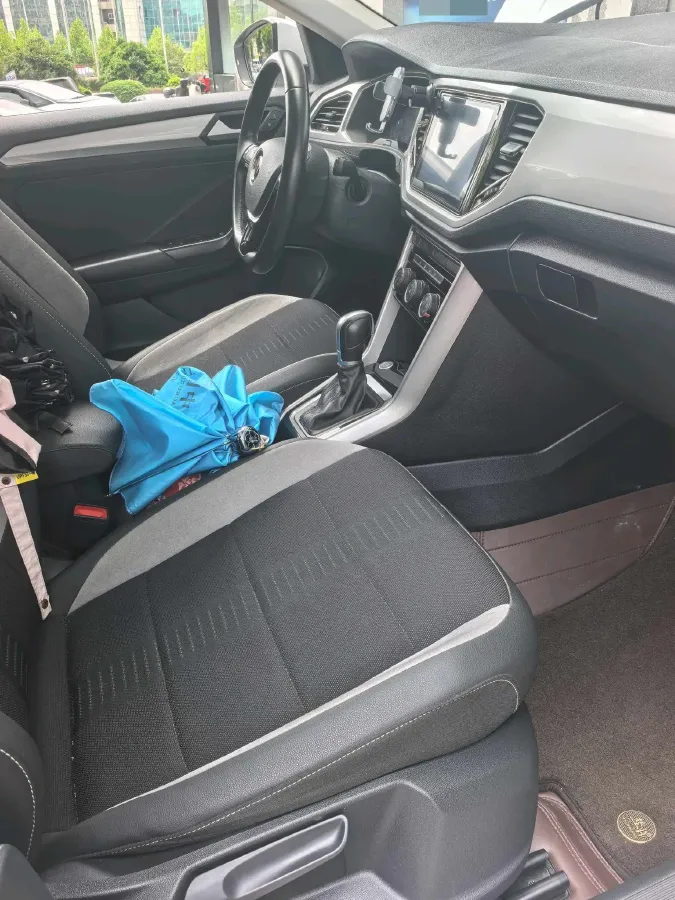 2022 Volkswagen T-Roc 1.4T 150HP L4 7DCT,autocango,china used car exporter,china ev exporter,chinese used car exporter,chinese used ev exporter