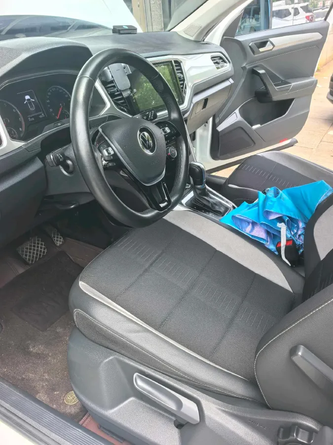 2022 Volkswagen T-Roc 1.4T 150HP L4 7DCT,autocango,china used car exporter,china ev exporter,chinese used car exporter,chinese used ev exporter