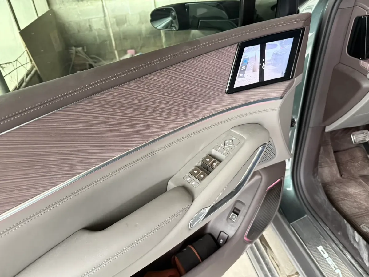 2026 Denza DenzaN9 2.0T 207HP L4 E-CVT PHEV,autocango,china used car exporter,china ev exporter,chinese used car exporter,chinese used ev exporter