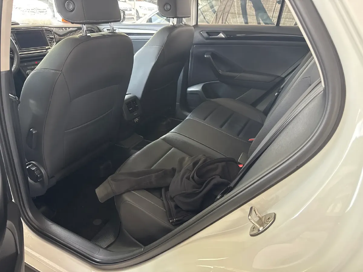 2020 Volkswagen T-Roc 1.4T 150HP L4 7DCT,autocango,china used car exporter,china ev exporter,chinese used car exporter,chinese used ev exporter