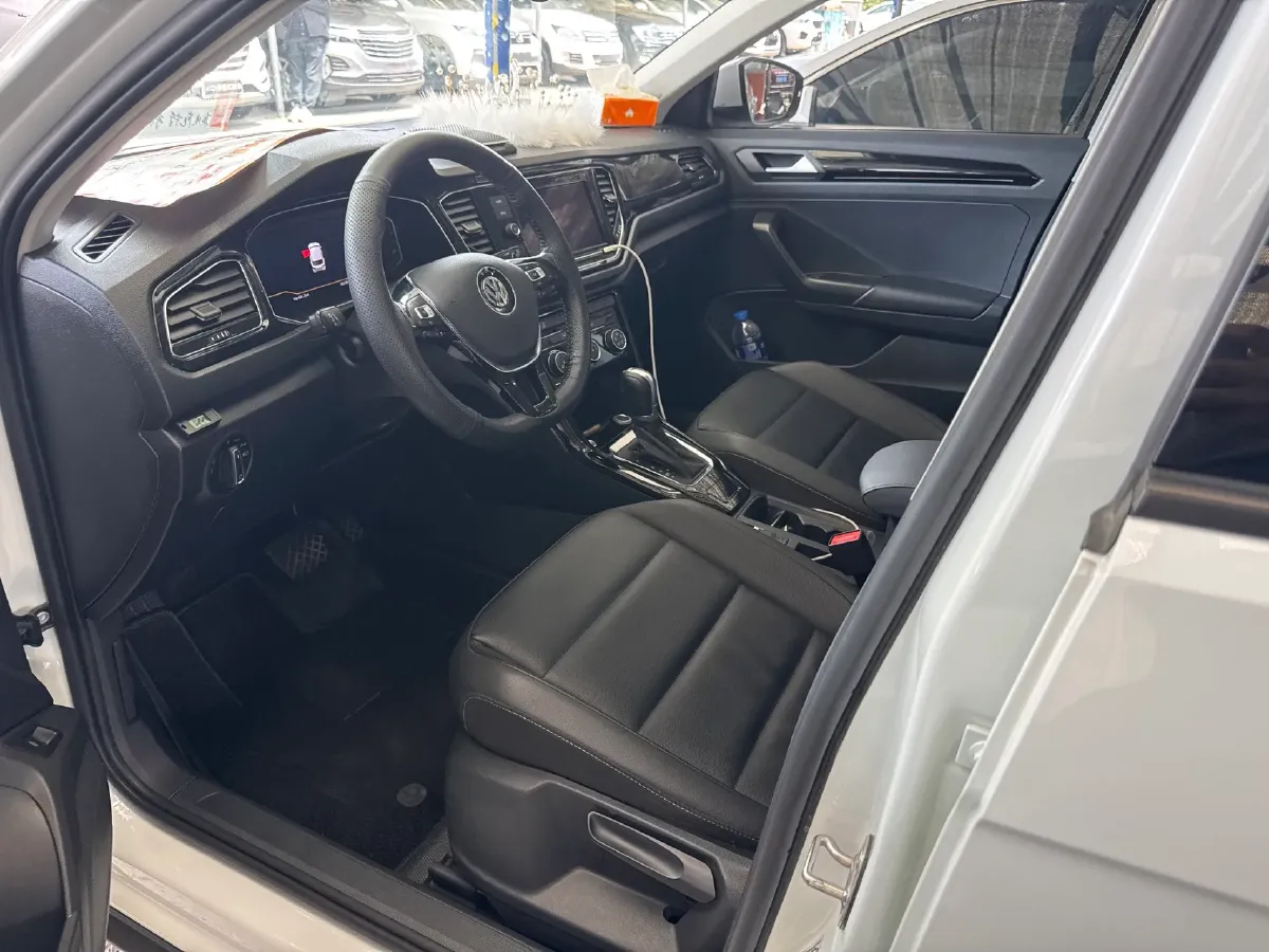 2020 Volkswagen T-Roc 1.4T 150HP L4 7DCT,autocango,china used car exporter,china ev exporter,chinese used car exporter,chinese used ev exporter