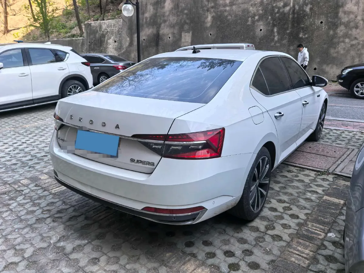 2023 Skoda Superb 1.4T 150HP L4 7DCT,autocango,china used car exporter,china ev exporter,chinese used car exporter,chinese used ev exporter