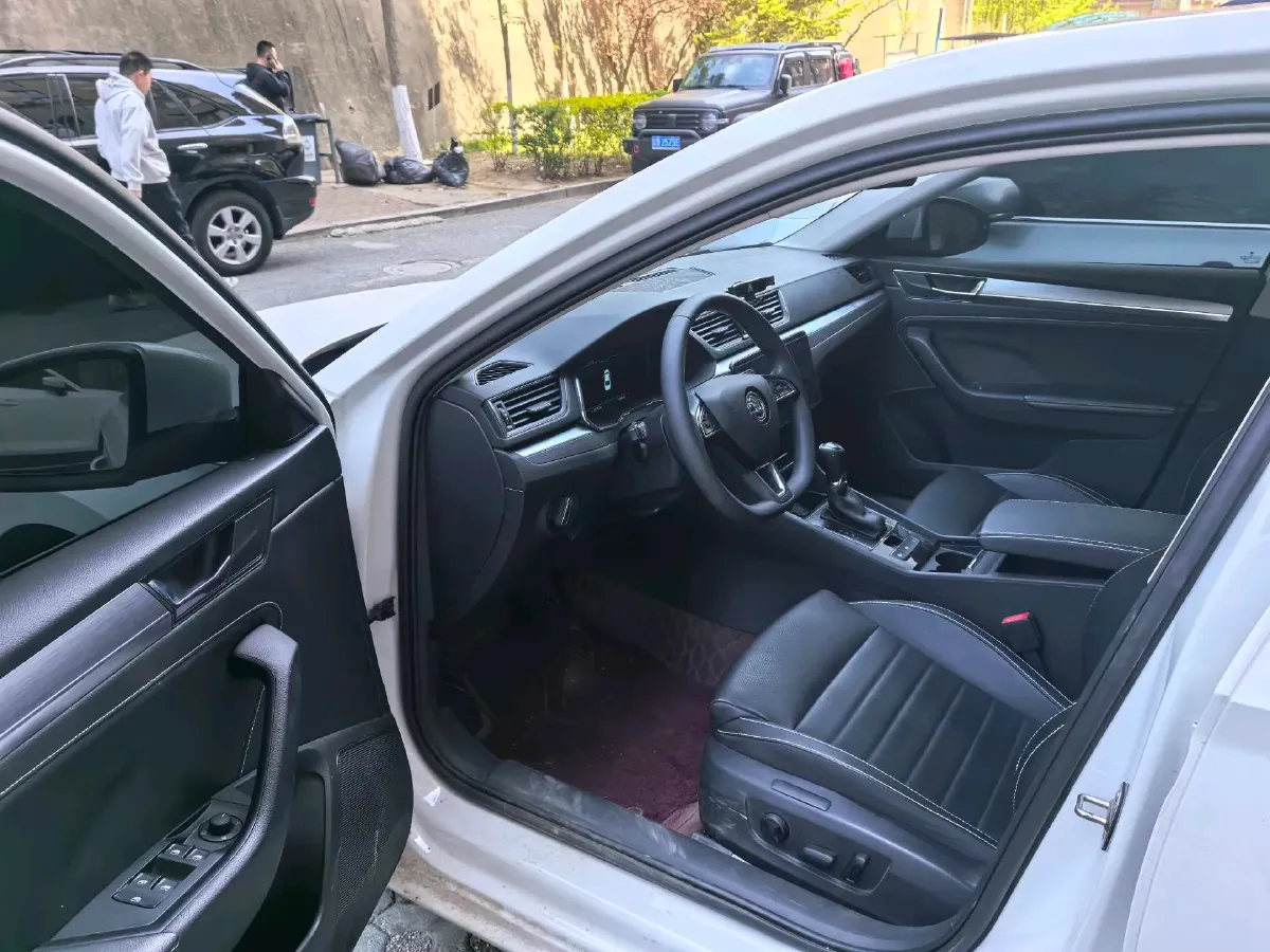 2023 Skoda Superb 1.4T 150HP L4 7DCT,autocango,china used car exporter,china ev exporter,chinese used car exporter,chinese used ev exporter