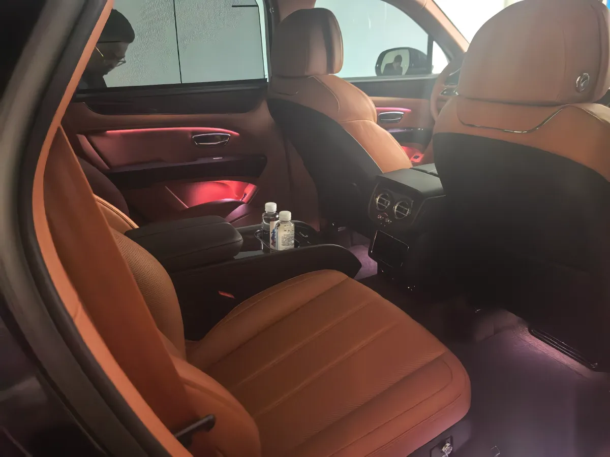 2021 Bentley Bentayga 4.0T 550HP V8 8AT,autocango,china used car exporter,china ev exporter,chinese used car exporter,chinese used ev exporter