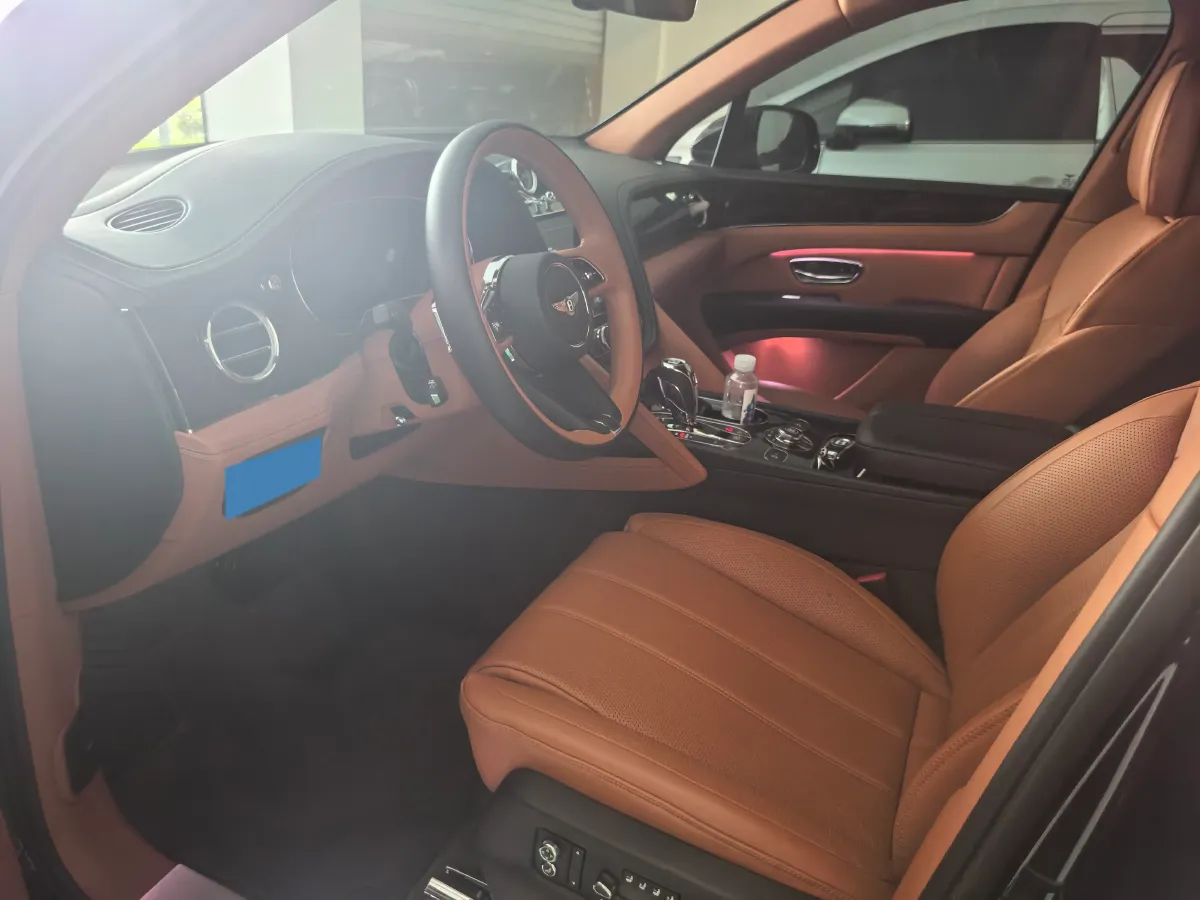 2021 Bentley Bentayga 4.0T 550HP V8 8AT,autocango,china used car exporter,china ev exporter,chinese used car exporter,chinese used ev exporter