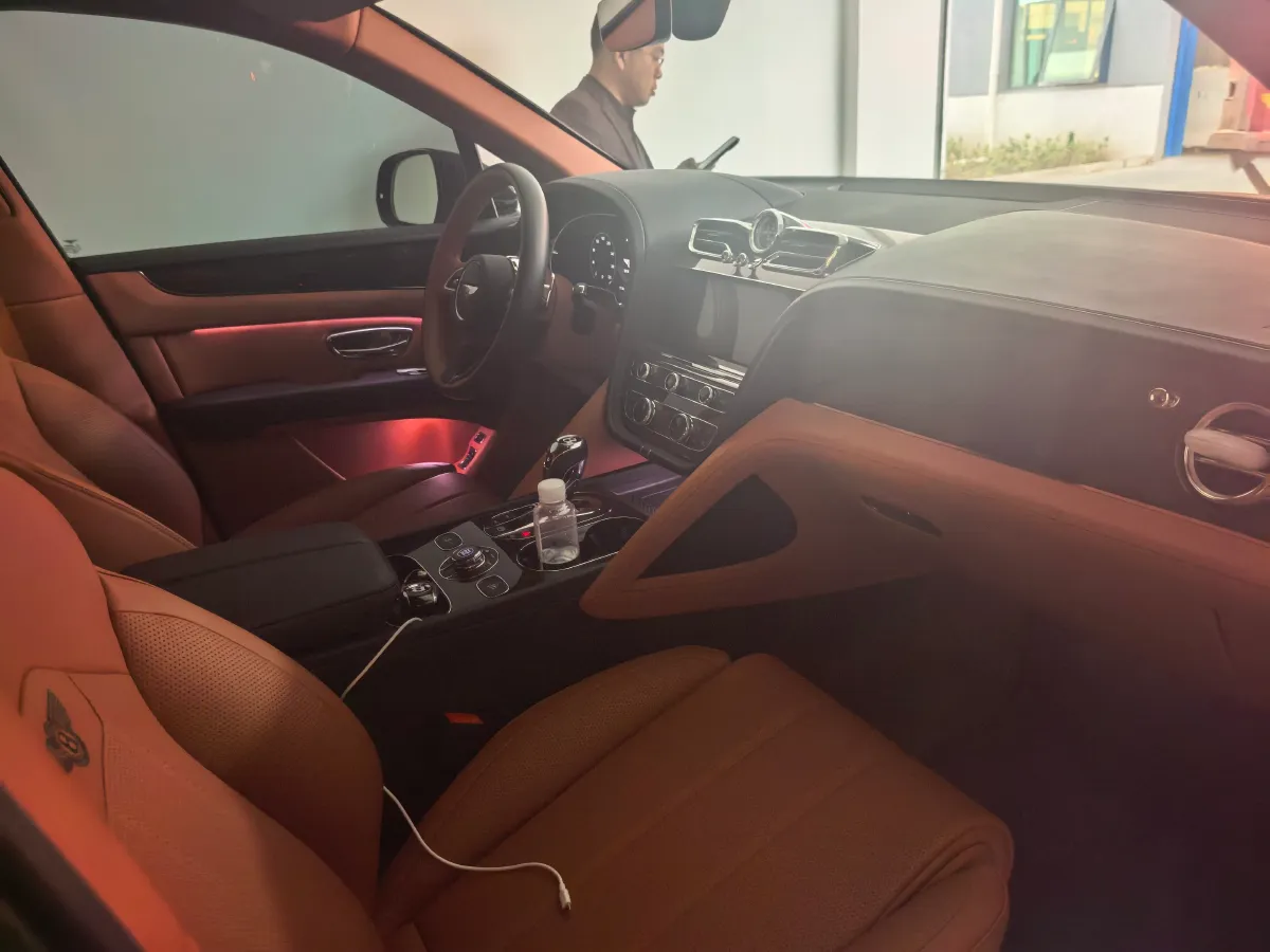 2021 Bentley Bentayga 4.0T 550HP V8 8AT,autocango,china used car exporter,china ev exporter,chinese used car exporter,chinese used ev exporter