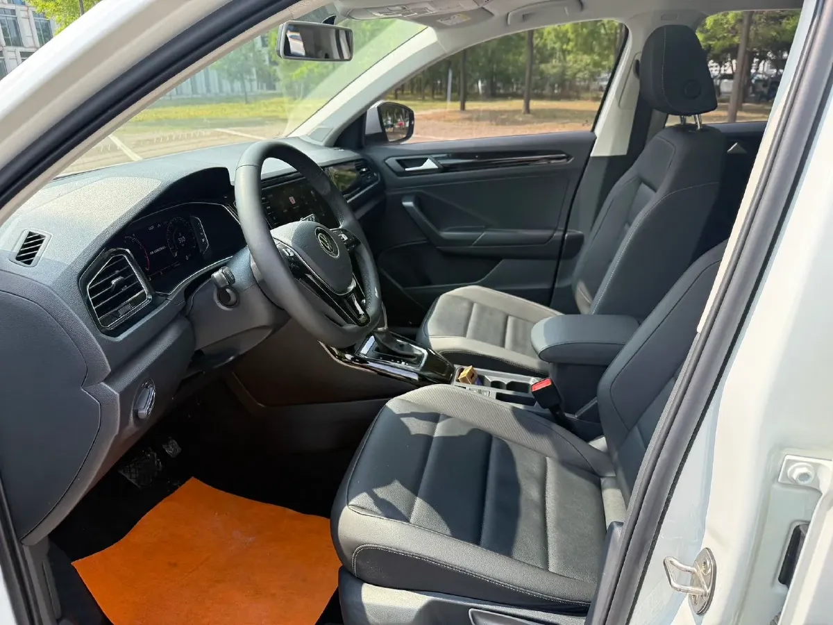 2021 Volkswagen T-Roc 1.4T 150HP L4 7DCT,autocango,china used car exporter,china ev exporter,chinese used car exporter,chinese used ev exporter