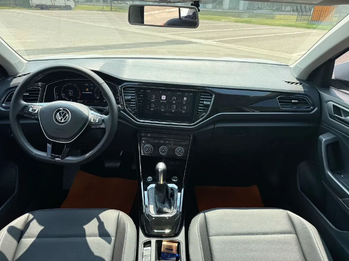 2021 Volkswagen T-Roc 1.4T 150HP L4 7DCT,autocango,china used car exporter,china ev exporter,chinese used car exporter,chinese used ev exporter