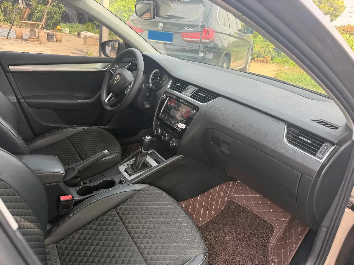 2018 Skoda Octavia 1.2T 116HP L4 7DCT,autocango,china used car exporter,china ev exporter,chinese used car exporter,chinese used ev exporter