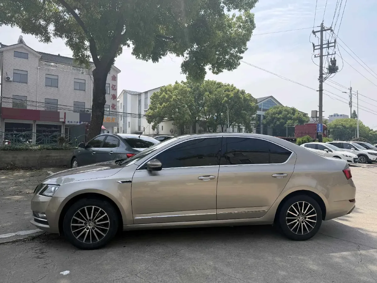 2018 Skoda Octavia 1.2T 116HP L4 7DCT,autocango,china used car exporter,china ev exporter,chinese used car exporter,chinese used ev exporter