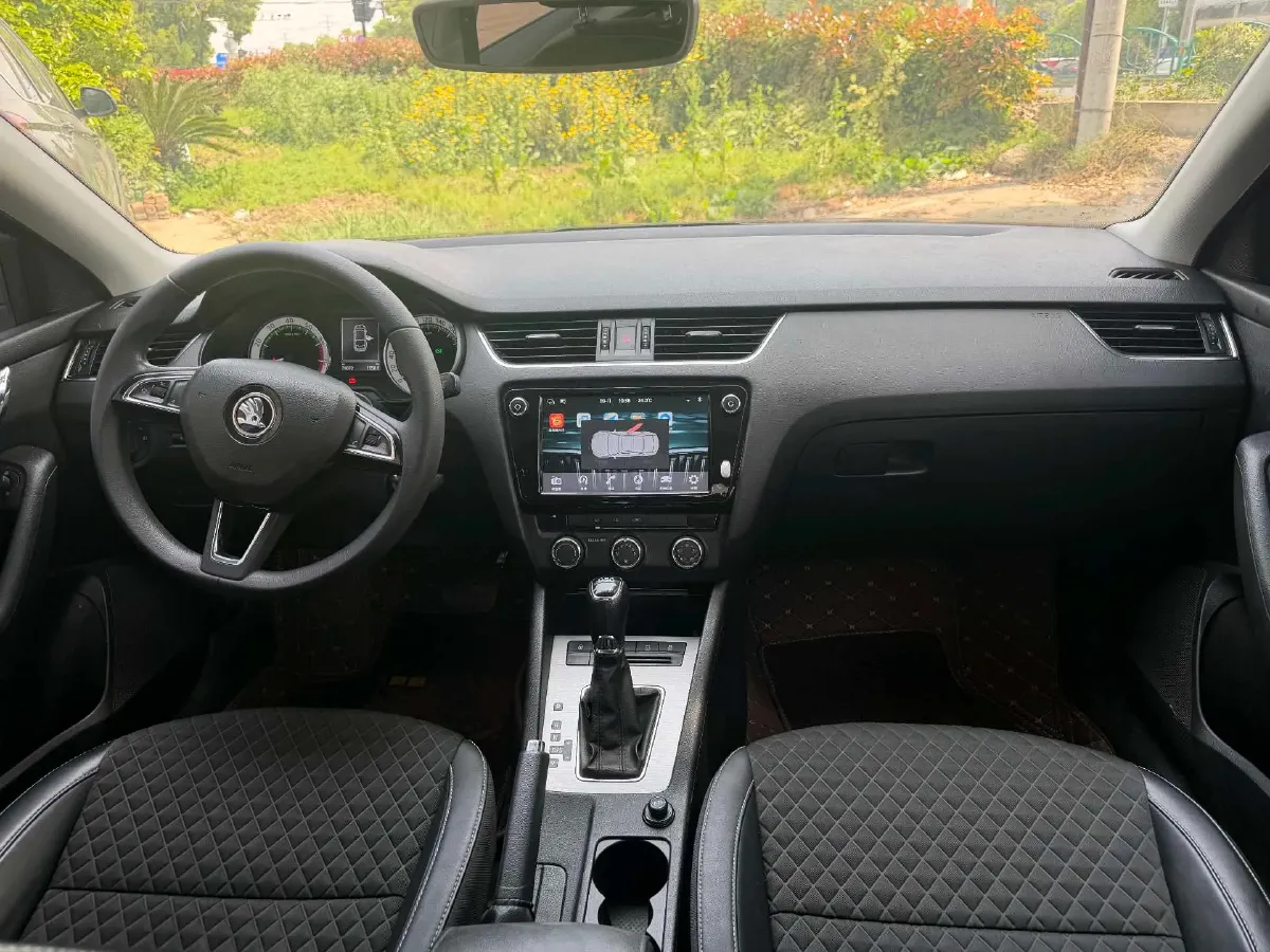 2018 Skoda Octavia 1.2T 116HP L4 7DCT,autocango,china used car exporter,china ev exporter,chinese used car exporter,chinese used ev exporter