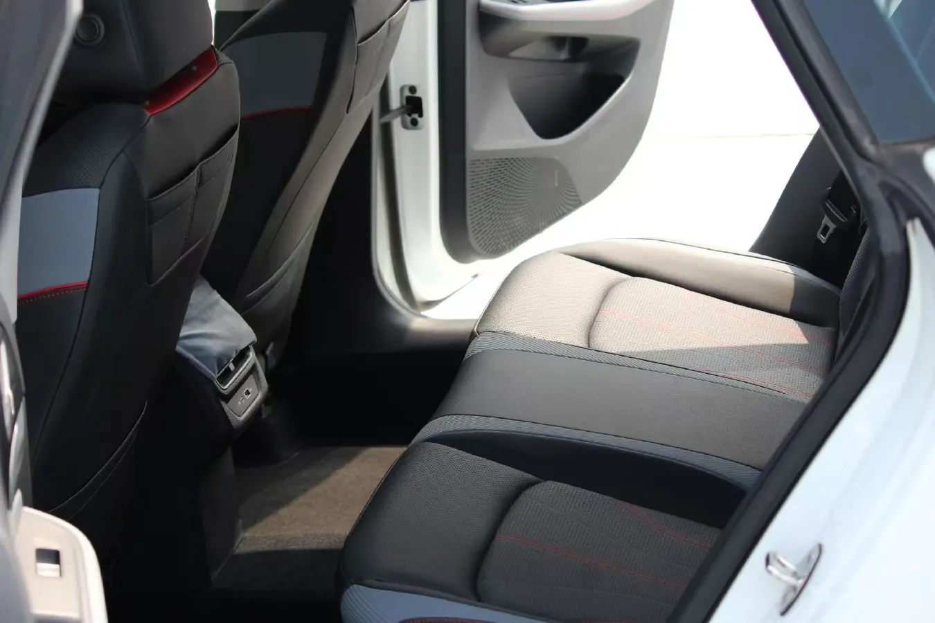 2023 Volkswagen Lamando 1.4T 150HP L4 7DCT,autocango,china used car exporter,china ev exporter,chinese used car exporter,chinese used ev exporter