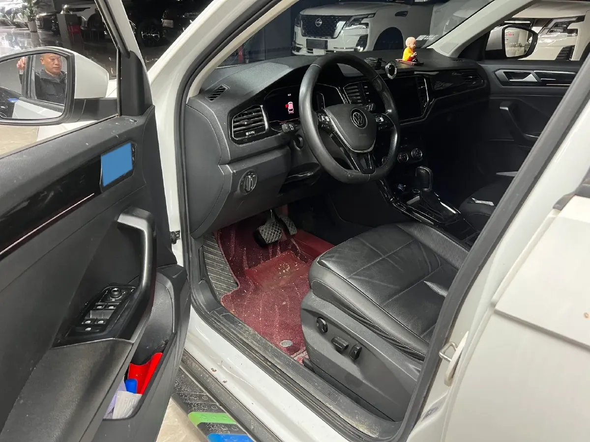 2022 Volkswagen T-Roc 1.4T 150HP L4 7DCT,autocango,china used car exporter,china ev exporter,chinese used car exporter,chinese used ev exporter