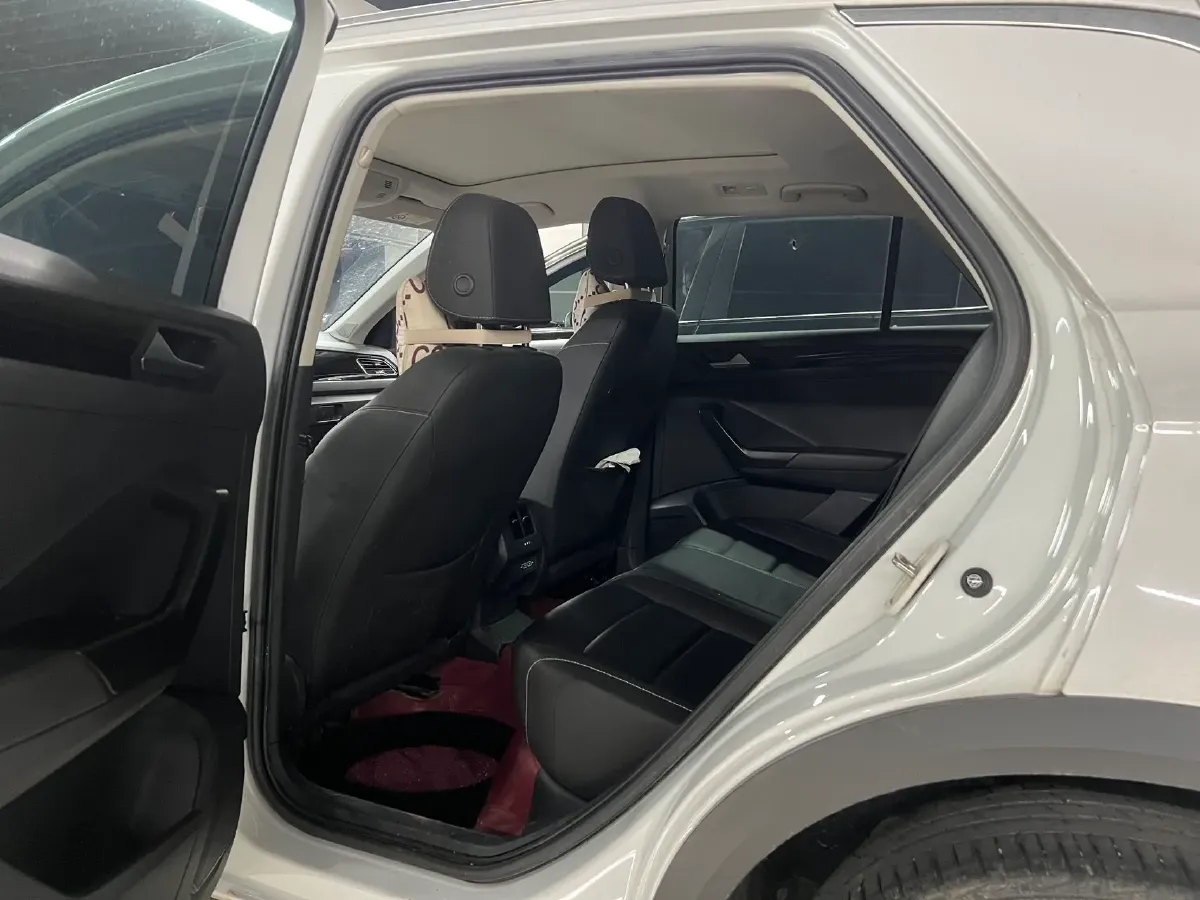 2022 Volkswagen T-Roc 1.4T 150HP L4 7DCT,autocango,china used car exporter,china ev exporter,chinese used car exporter,chinese used ev exporter