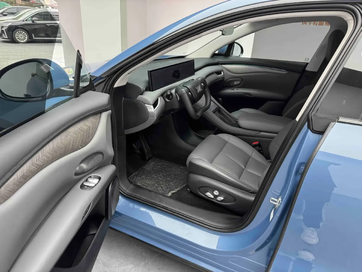 2025 IM LS6 BEV 75KWH,autocango,china used car exporter,china ev exporter,chinese used car exporter,chinese used ev exporter