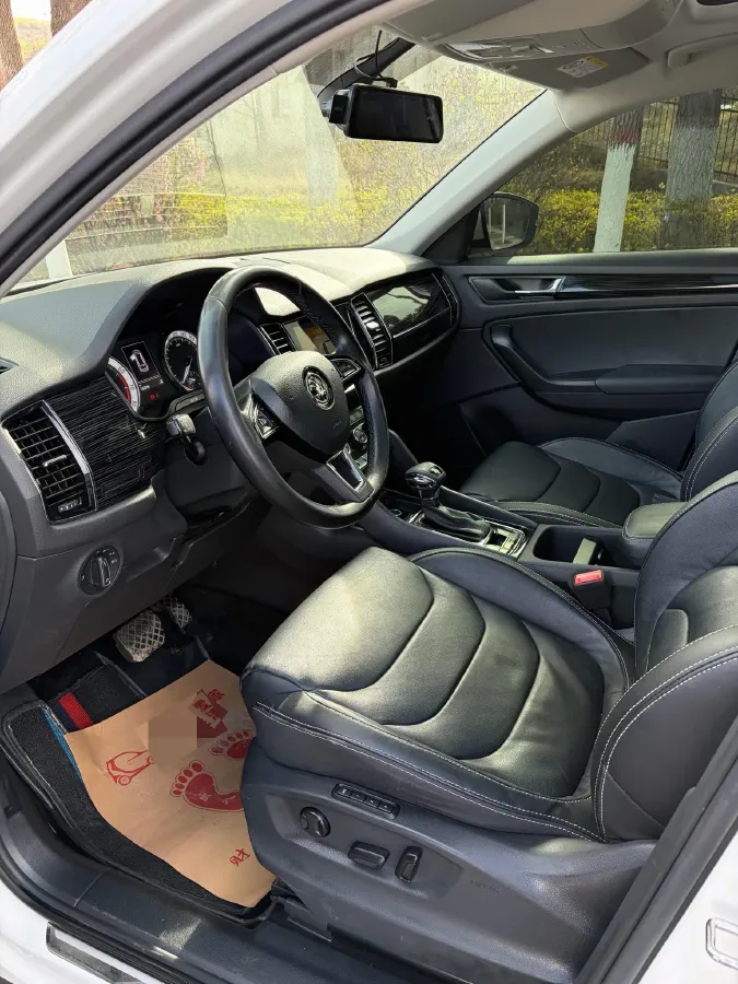 2019 Skoda Superb 2.0T 220HP L4 7DCT,autocango,china used car exporter,china ev exporter,chinese used car exporter,chinese used ev exporter