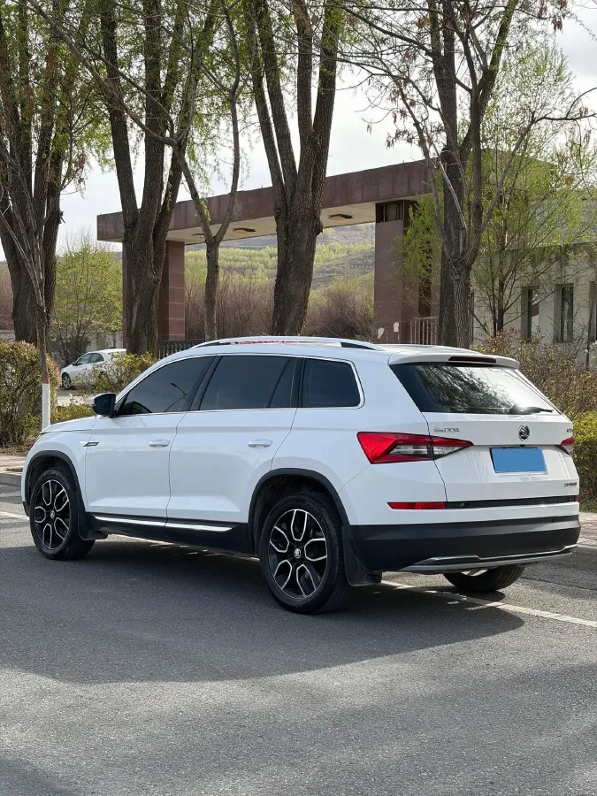 2019 Skoda Superb 2.0T 220HP L4 7DCT,autocango,china used car exporter,china ev exporter,chinese used car exporter,chinese used ev exporter