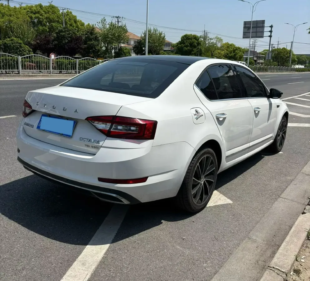 2019 Skoda Octavia 1.4T 150HP L4 7DCT,autocango,china used car exporter,china ev exporter,chinese used car exporter,chinese used ev exporter