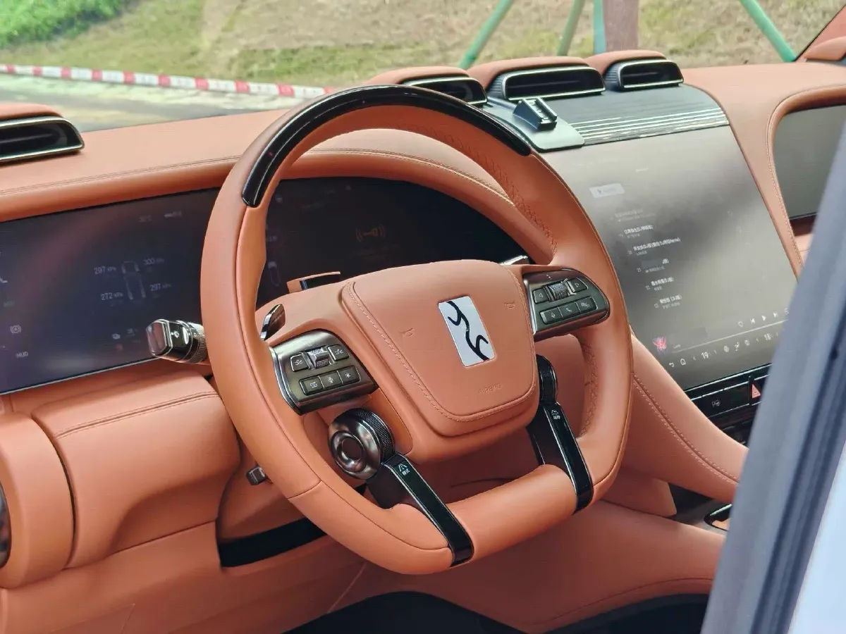 2023 YangWang U8 2.0T 272HP L4 REEV 49.05KWH,autocango,china used car exporter,china ev exporter,chinese used car exporter,chinese used ev exporter