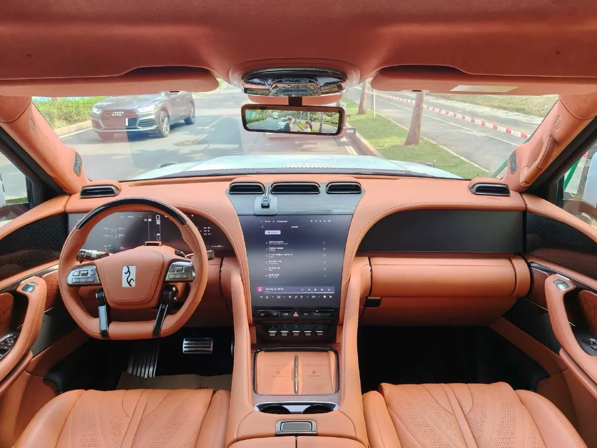 2023 YangWang U8 2.0T 272HP L4 REEV 49.05KWH,autocango,china used car exporter,china ev exporter,chinese used car exporter,chinese used ev exporter